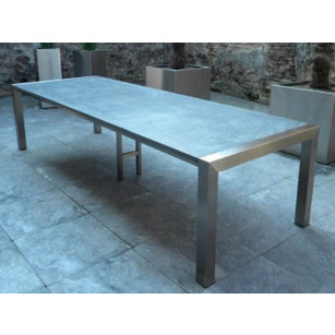 Gartentisch aus Edelstahl mit belgischer Kalkstein-Tischplatte