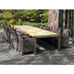 Großer Gartentisch aus Edelstahl mit Tischplatte aus Hartholz