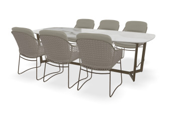 Dekton Rechteckiger Bootsformiger Khalo Tisch Formia mit Moretti Stühlen