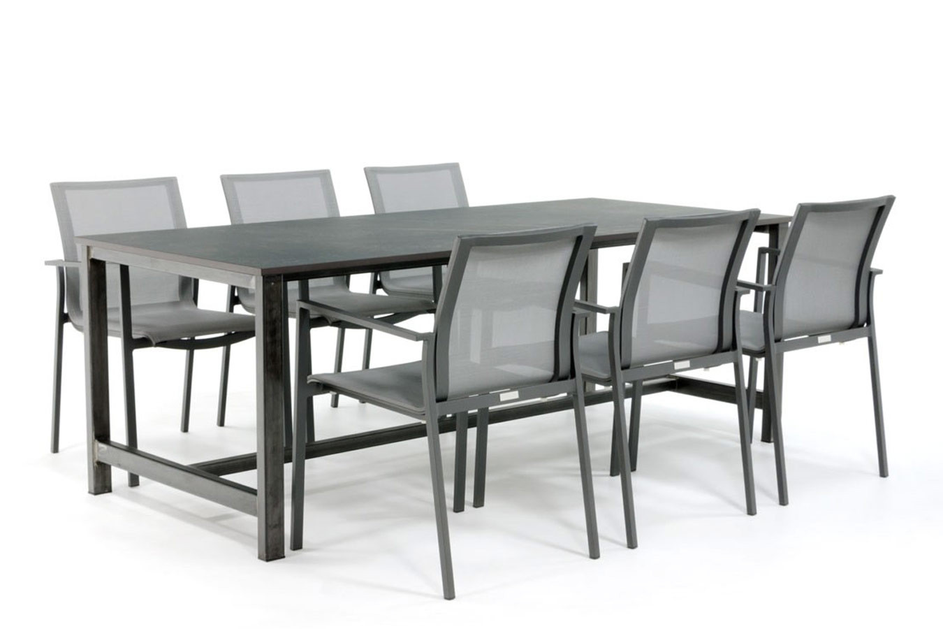 Industrieller Stahltisch mit Dekton Tischplatte